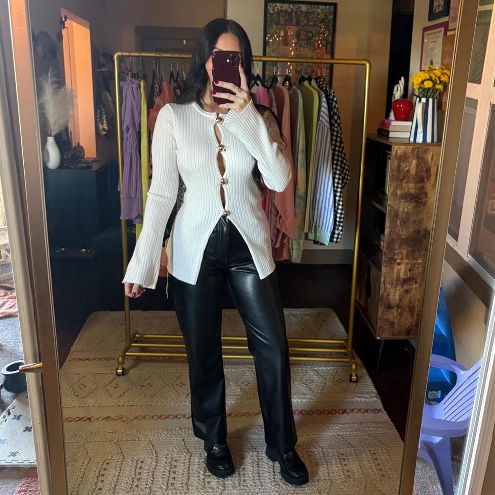 NEW Commense White Ribbed Knit Button Front Sweater - Picture 9 of 14